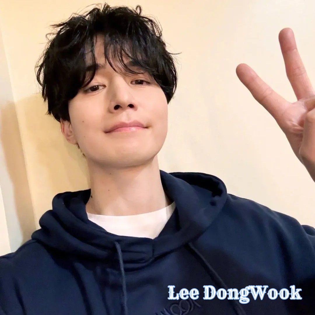 A moment captured by a fan of Lee Dongwook