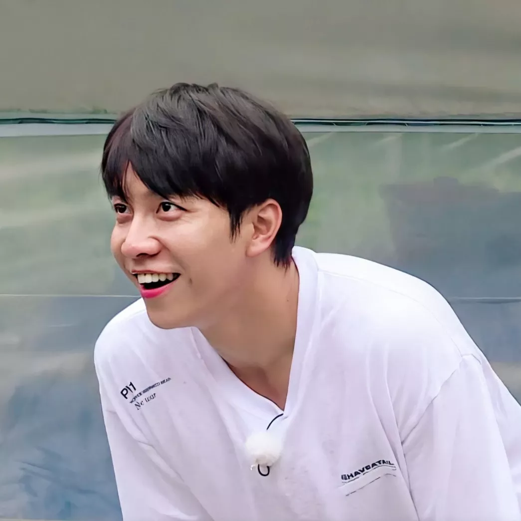 Momen yang diabadikan oleh penggemar Lee Seunggi