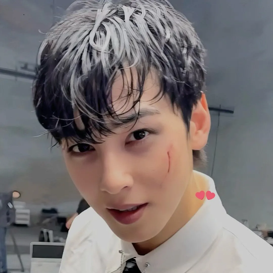A moment captured by a fan of Cha Eunwoo