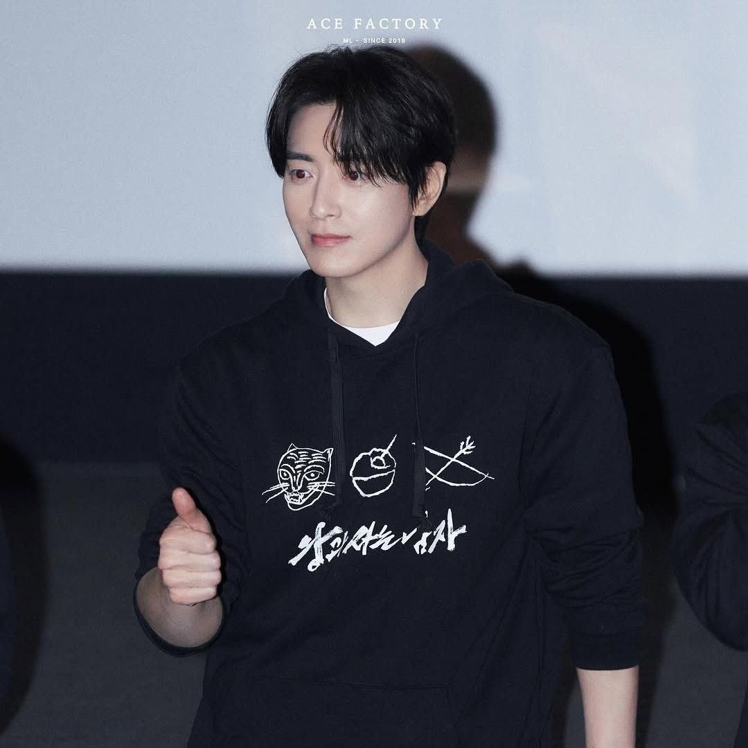 Latest photo of Lee Joonhyuk