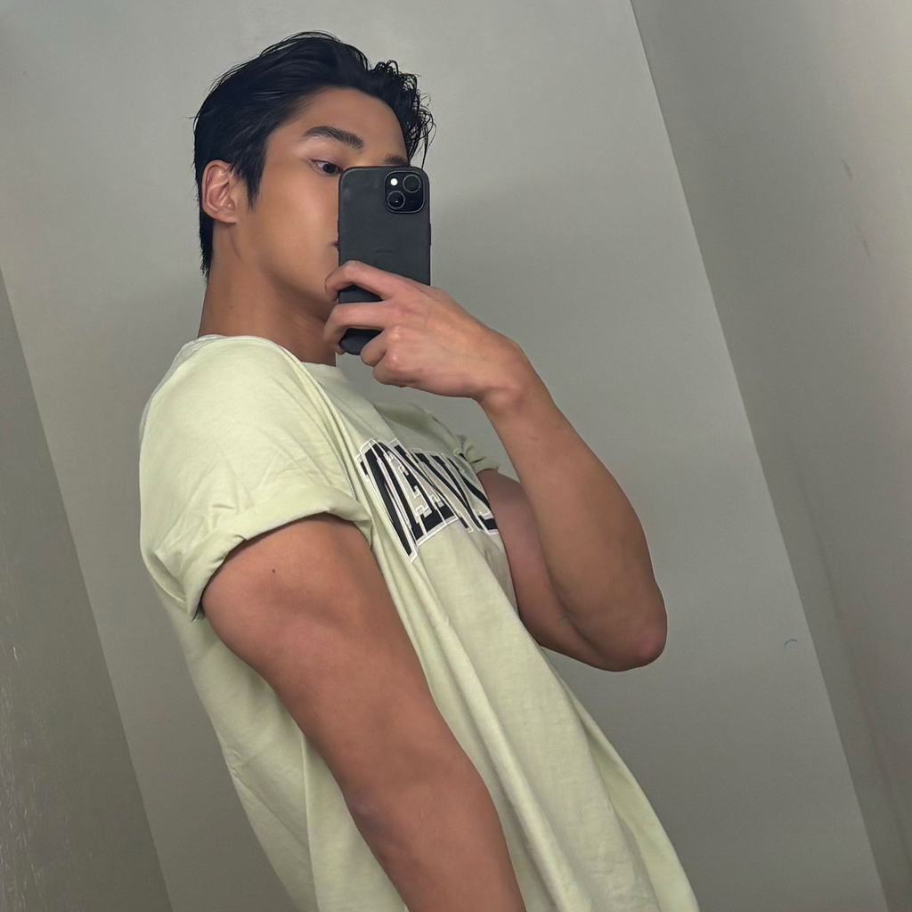 Foto kegiatan terbaru dari Rowoon