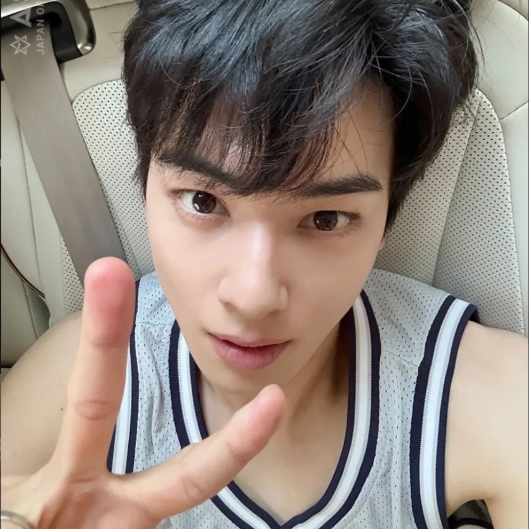 Behind-the-scenes cut of Cha Eunwoo