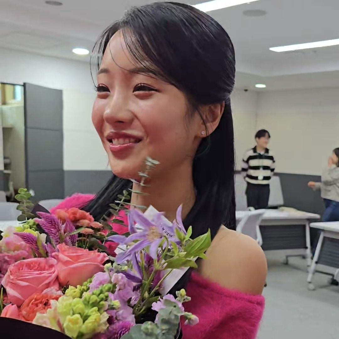 A moment captured by a fan of Kim Soyeon (2004)