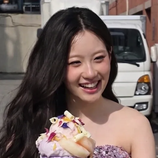 Behind-the-scenes cut of Oh Yujin