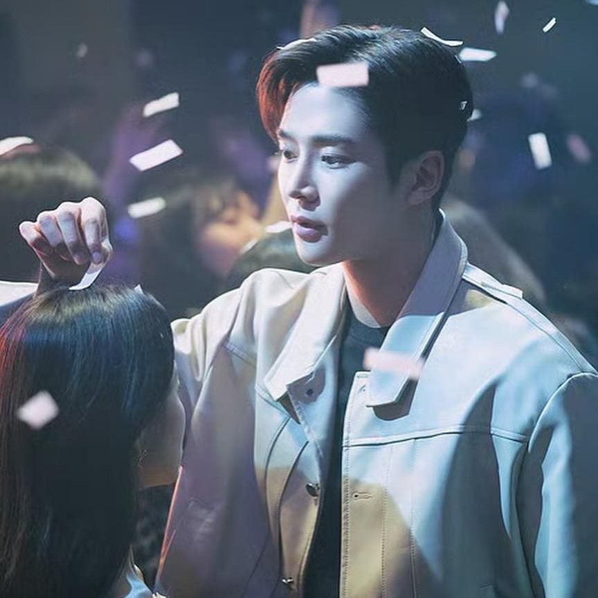 로운의 비하인드 컷