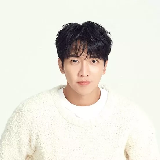 Recent activity shot of Lee Seunggi