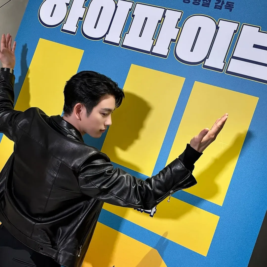 Behind-the-scenes cut of Park Jinyoung
