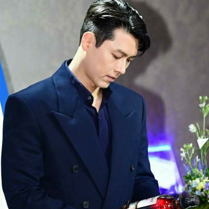 Foto terbaru dari Hyun Bin