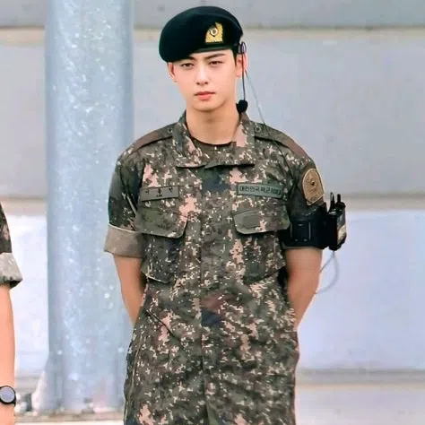 A moment captured by a fan of Cha Eunwoo