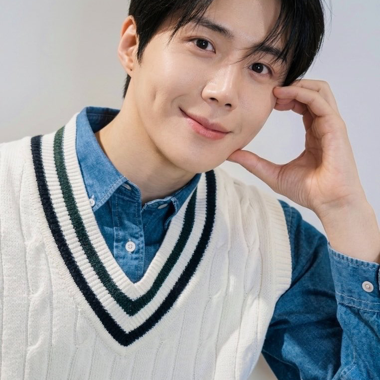 Behind-the-scenes cut of Kim Seonho