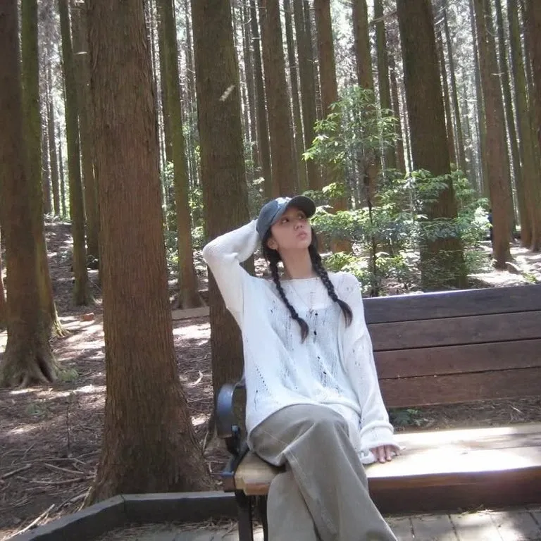 Behind-the-scenes cut of Jisoo (1995)