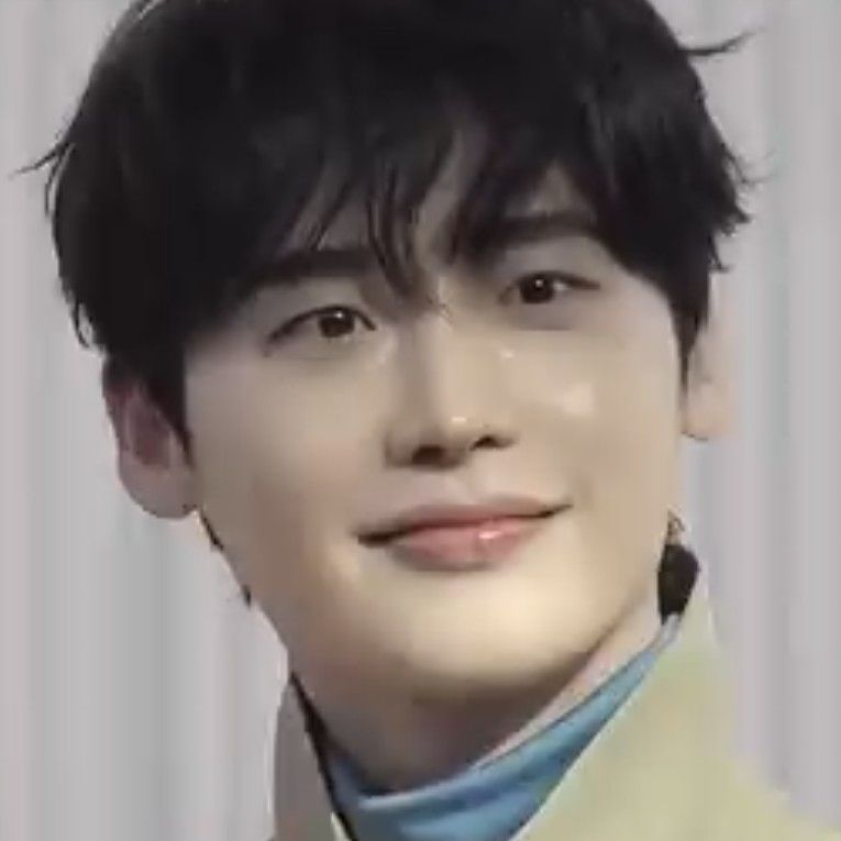 Recent activity shot of Lee Jongsuk