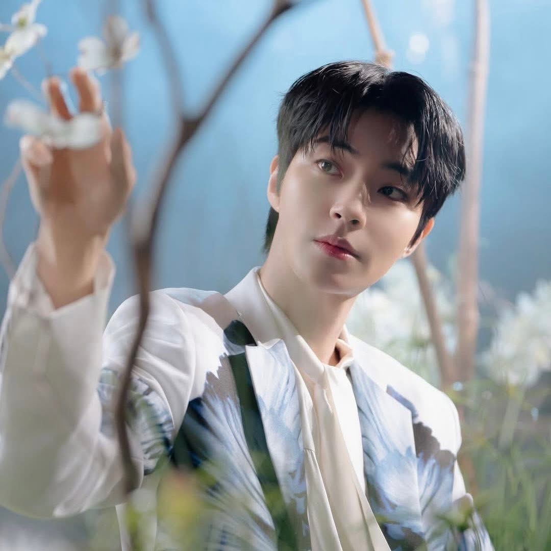 황인엽의 최신 사진