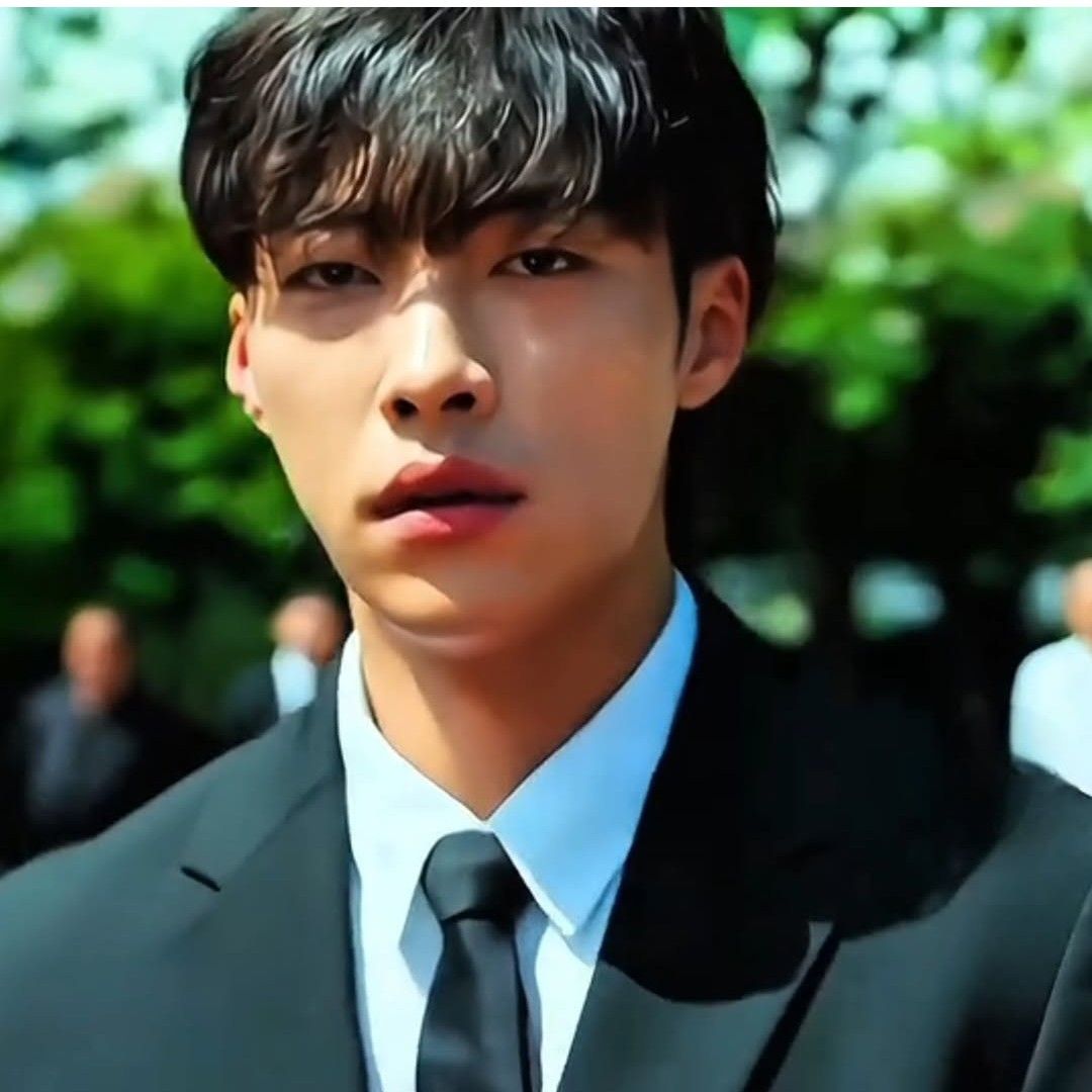 A moment captured by a fan of Woo Dohwan
