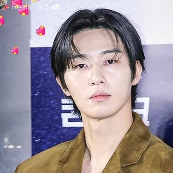 A moment captured by a fan of Park Seojoon