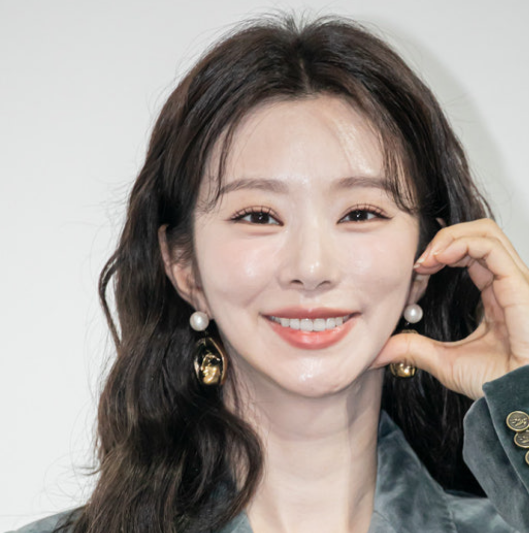 A moment captured by a fan of Lee Joobeen