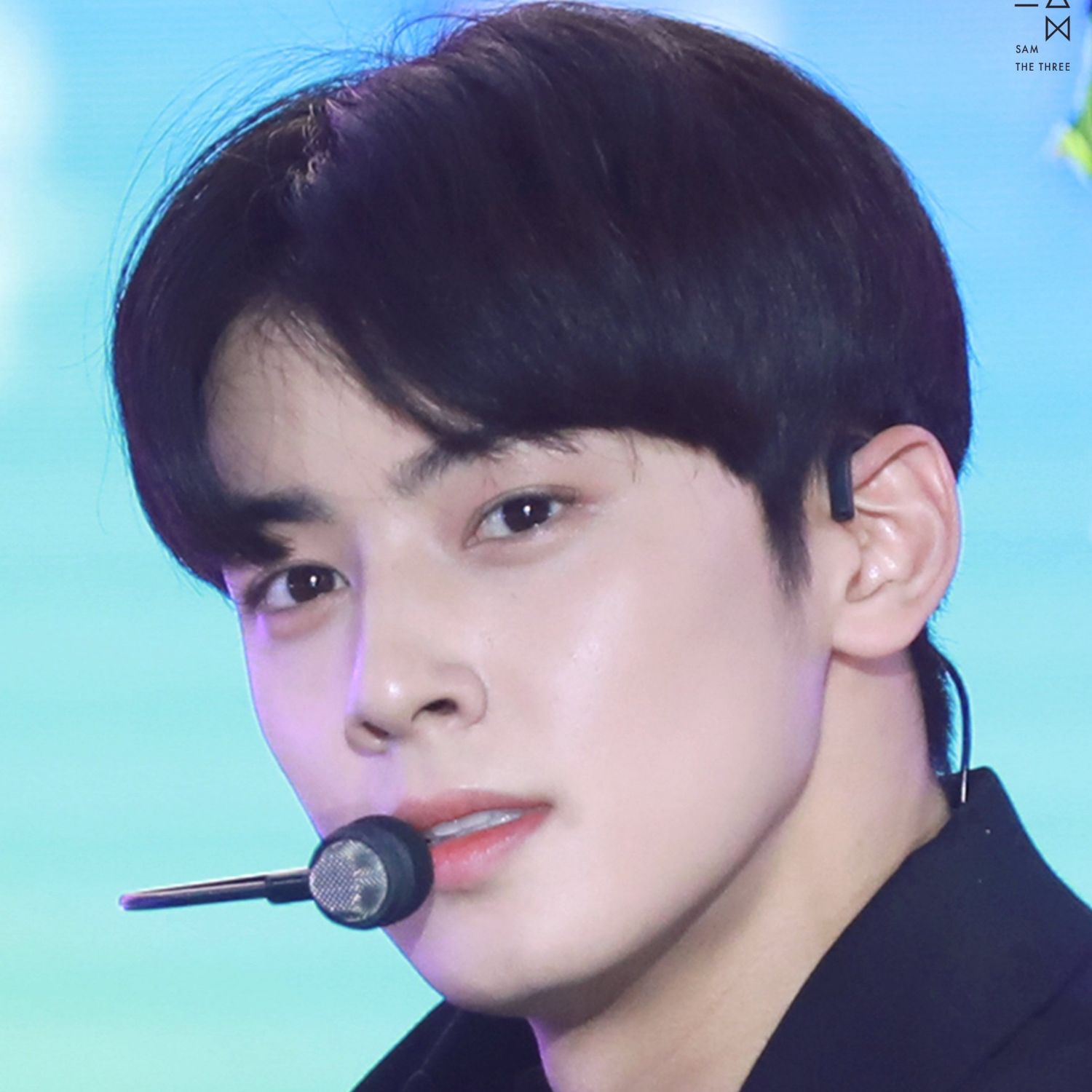 Behind-the-scenes cut of Cha Eunwoo