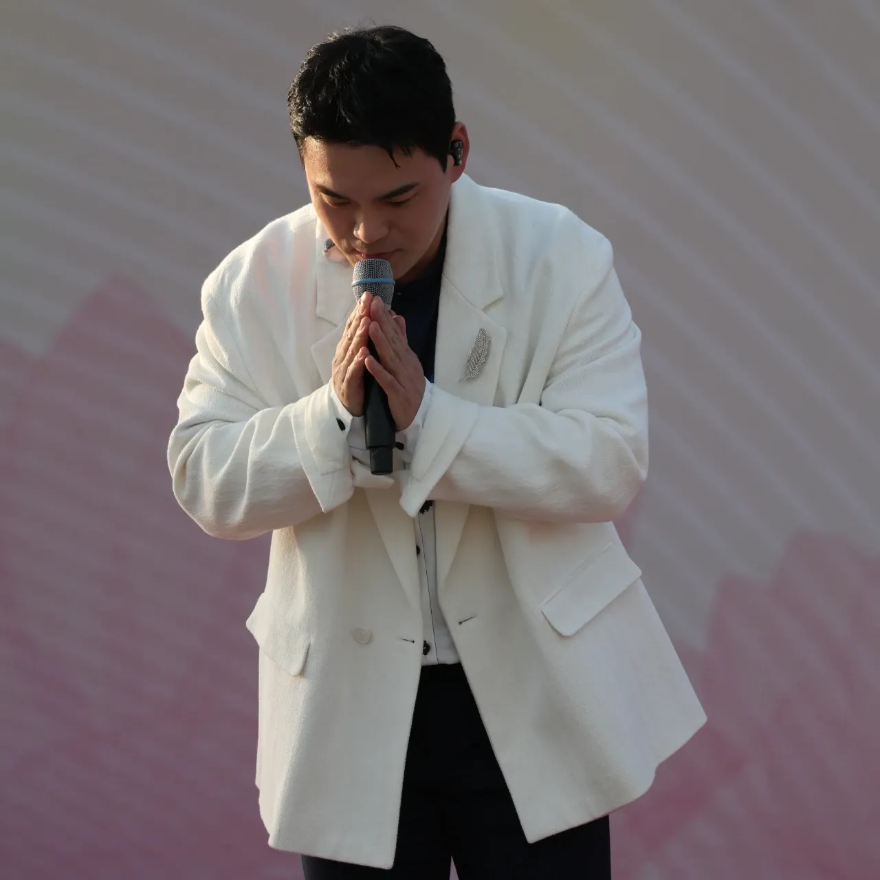 Behind-the-scenes cut of Cheonrokdam