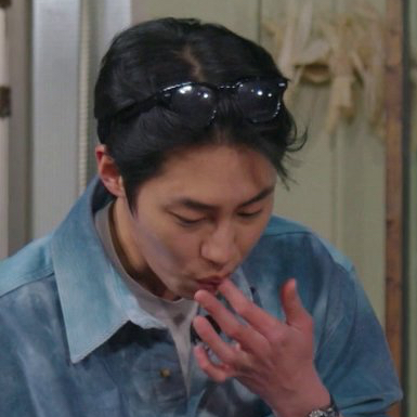 Behind-the-scenes cut of Lee Jaewook