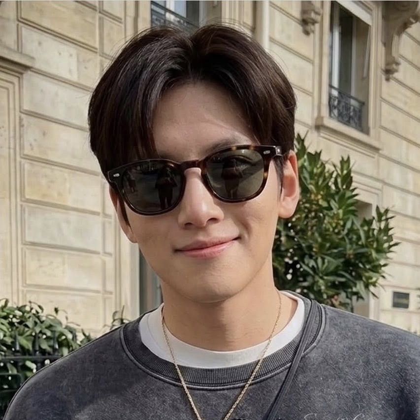 Behind-the-scenes cut of Ji Changwook