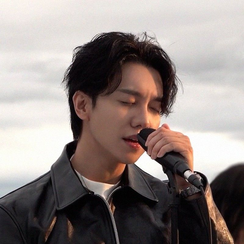 Foto terbaru dari Lee Seunggi