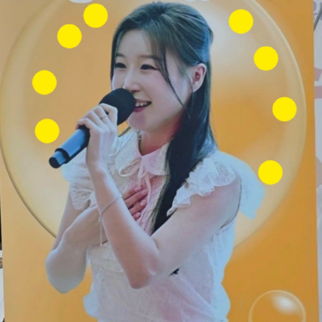 Behind-the-scenes cut of Lee Sona