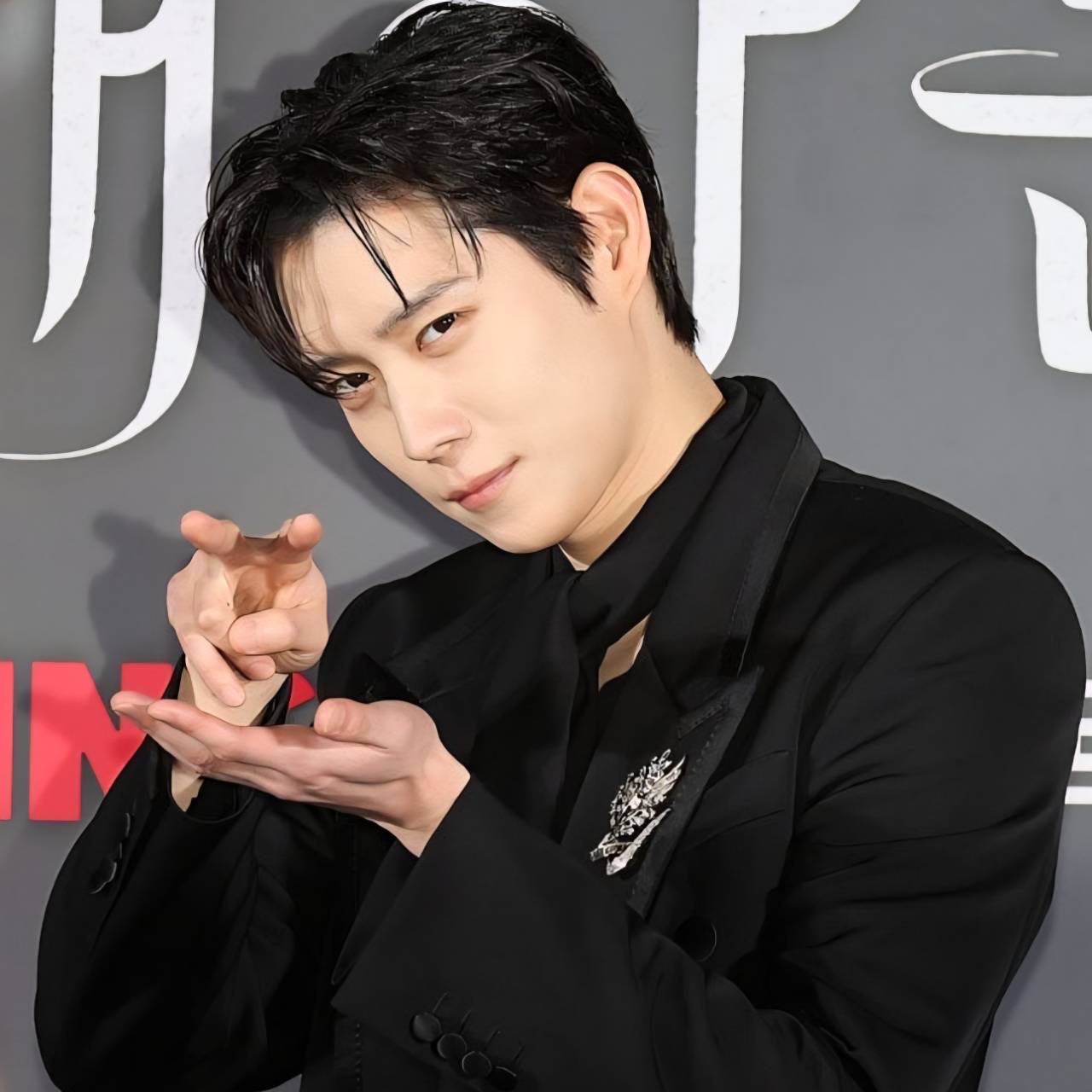 Behind-the-scenes cut of Kim Youngdae