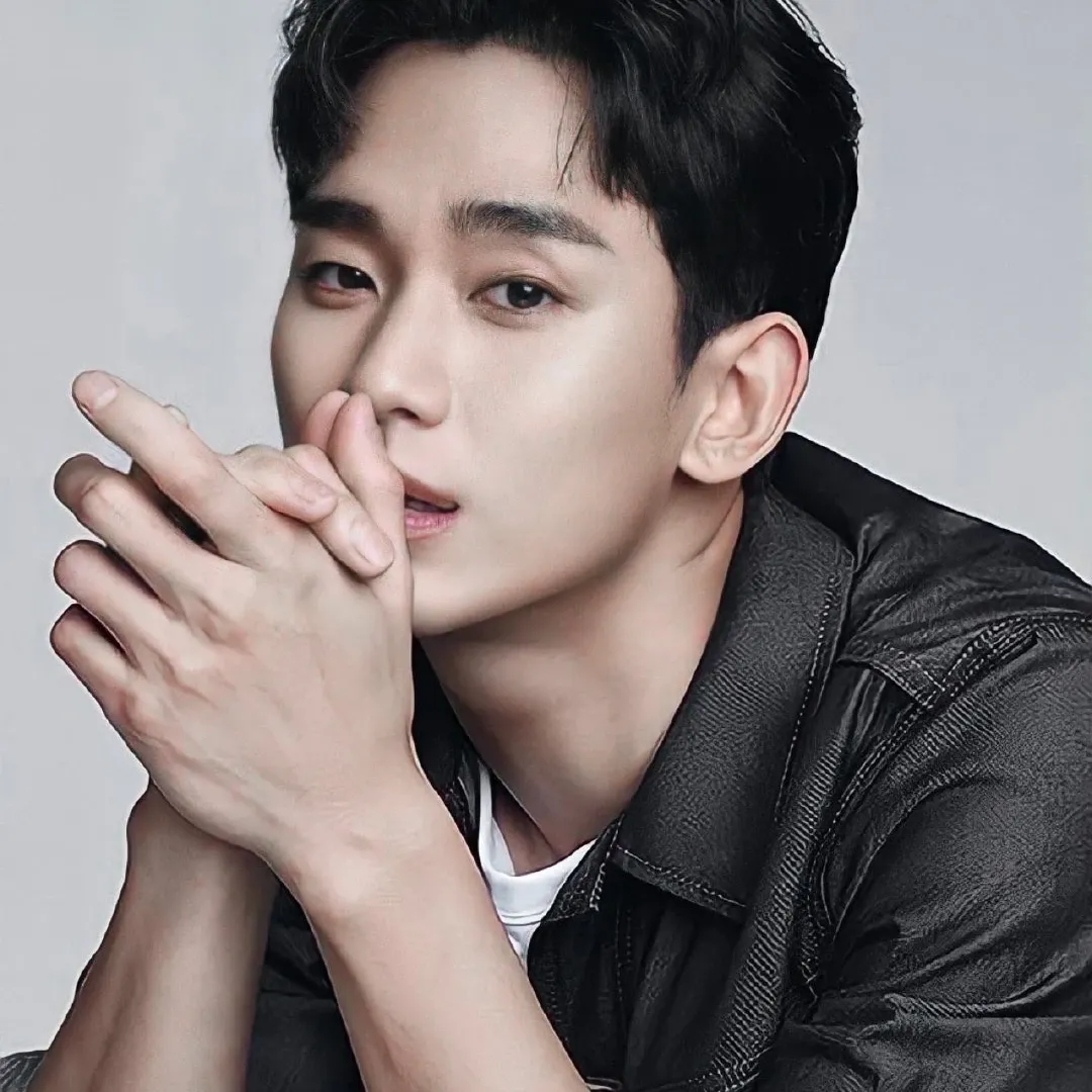 Recent activity shot of Kim Soohyun
