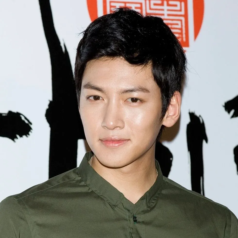 Behind-the-scenes cut of Ji Changwook