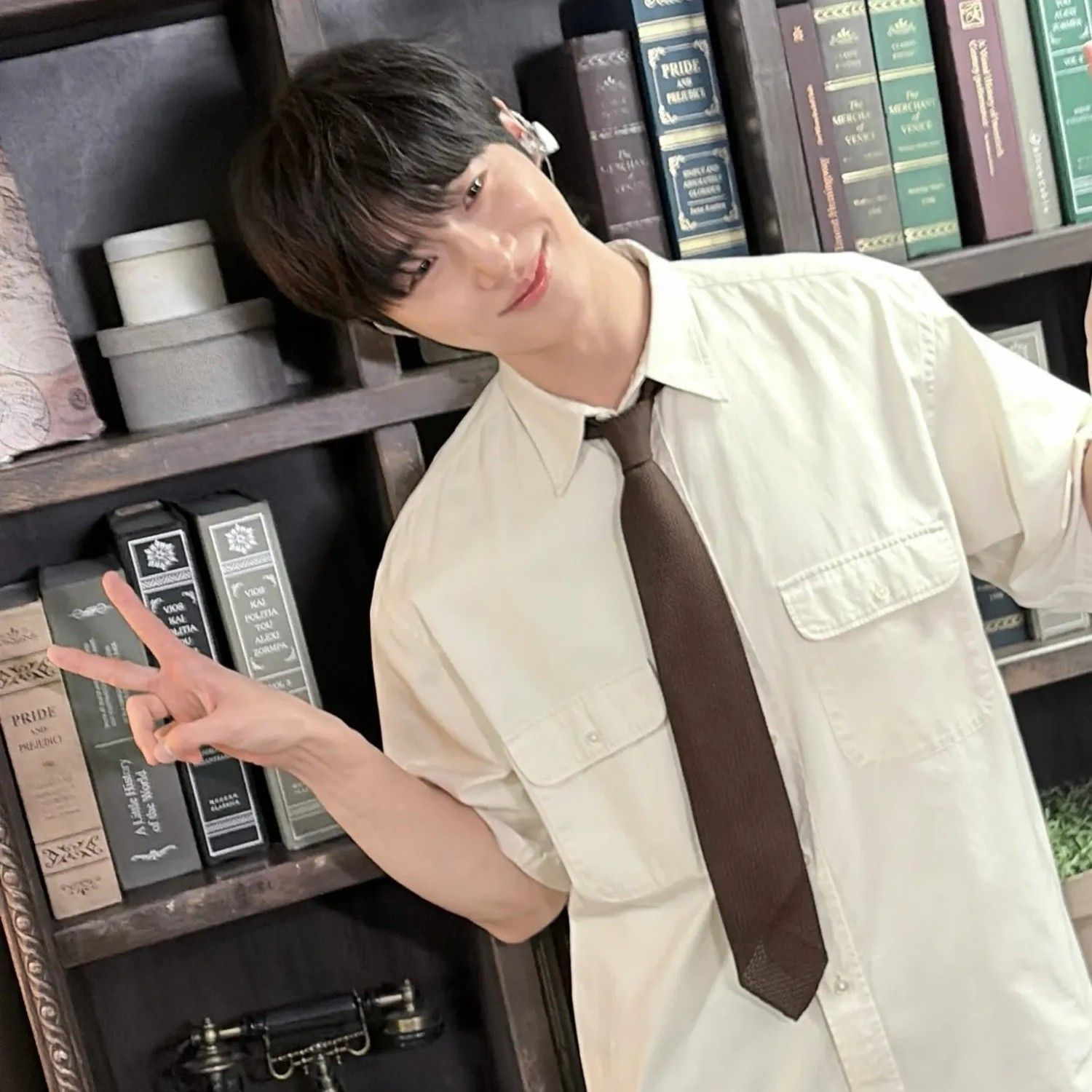 Behind-the-scenes cut of Byeon Wooseok