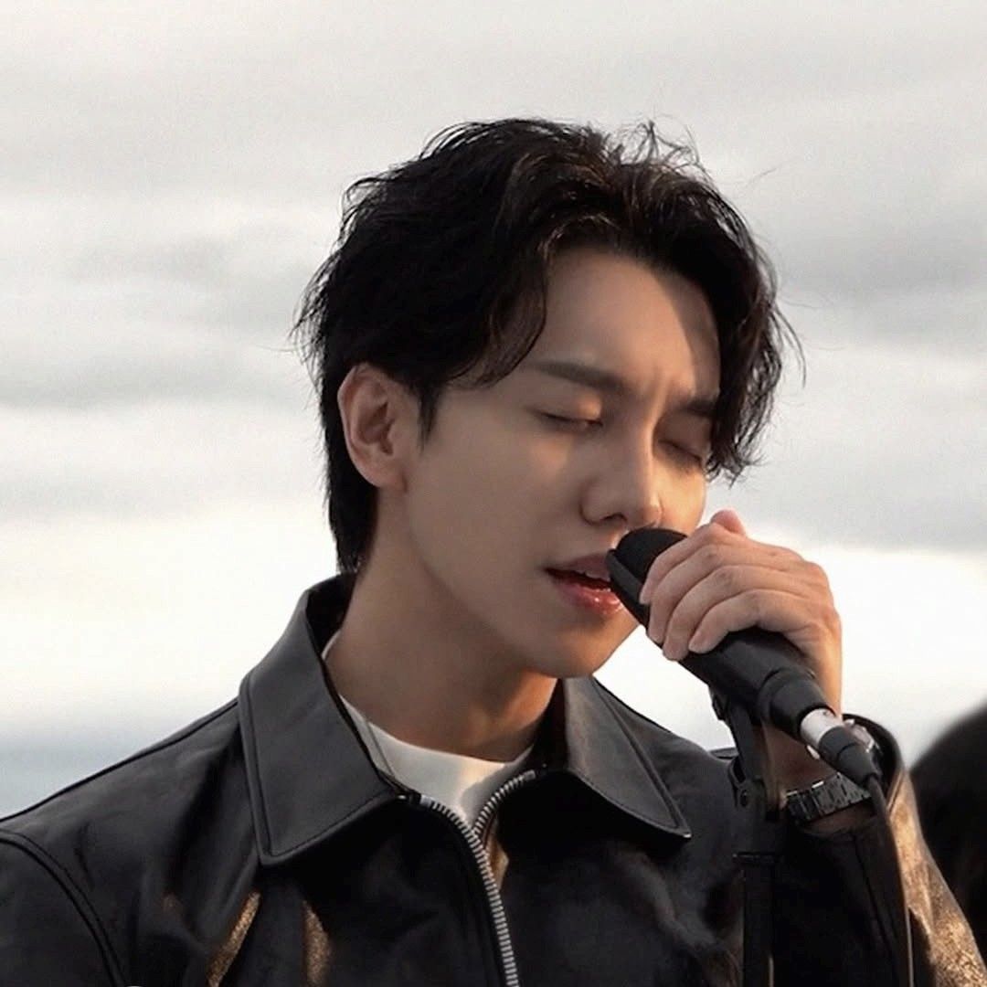 Recent activity shot of Lee Seunggi