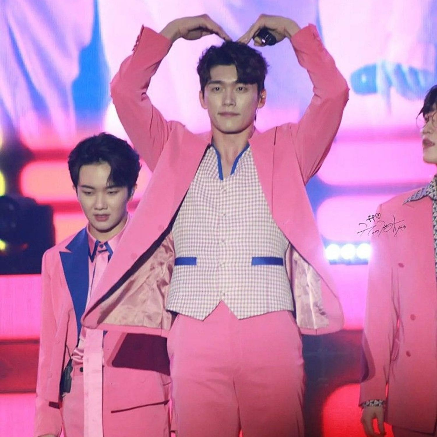 Jeon Jonghyeok的幕后花絮