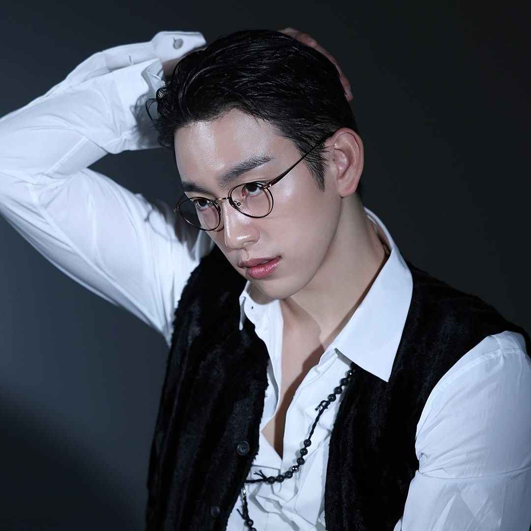 A moment captured by a fan of Park Jinyoung