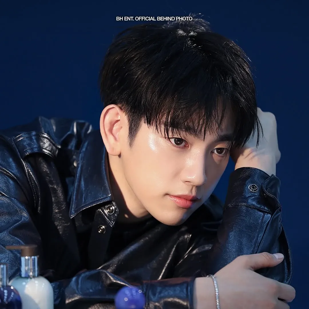 Cuplikan di balik layar dari Park Jinyoung