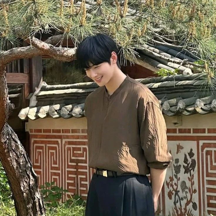 Behind-the-scenes cut of Cha Eunwoo