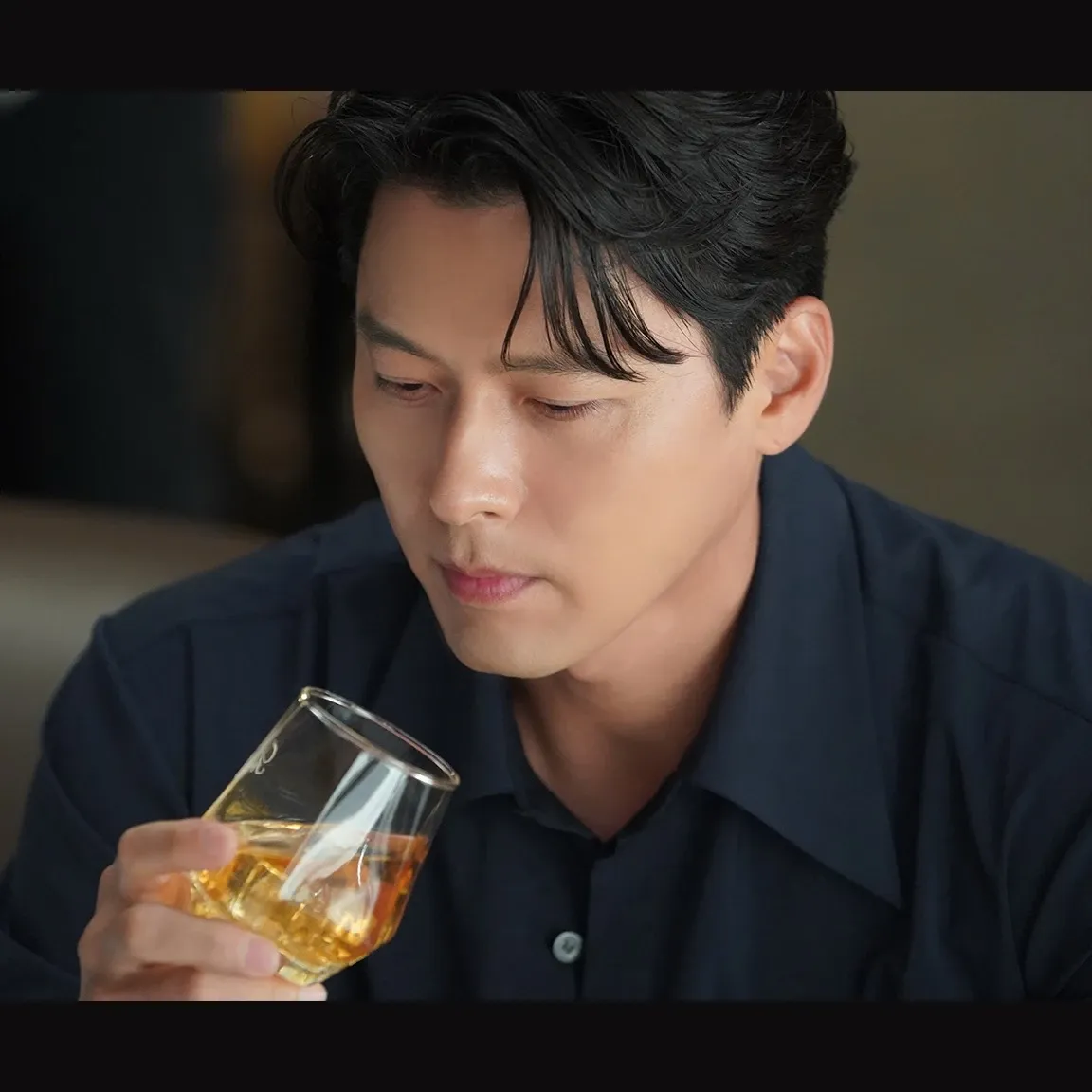 Cuplikan di balik layar dari Hyun Bin