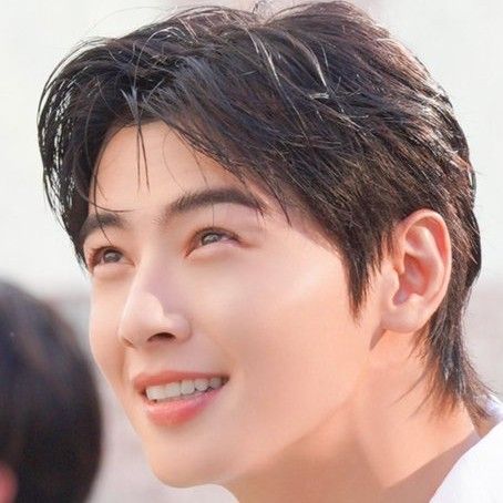 A moment captured by a fan of Cha Eunwoo