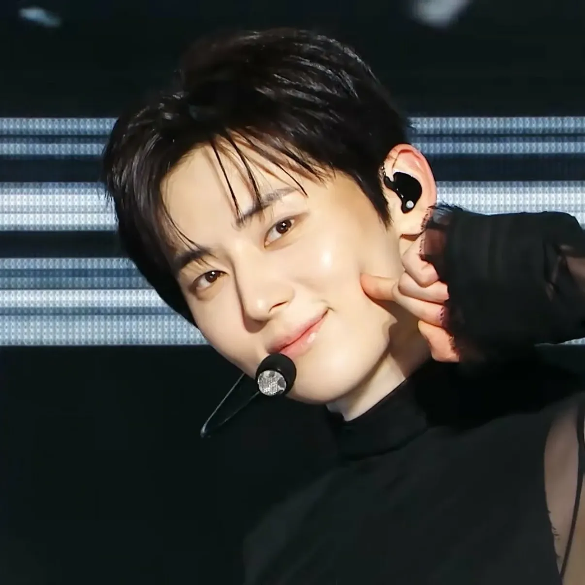 Behind-the-scenes cut of Hwang Minhyun