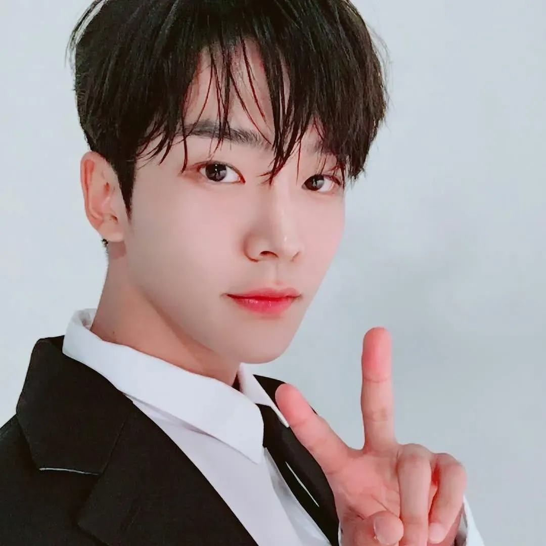 Foto kegiatan terbaru dari Rowoon