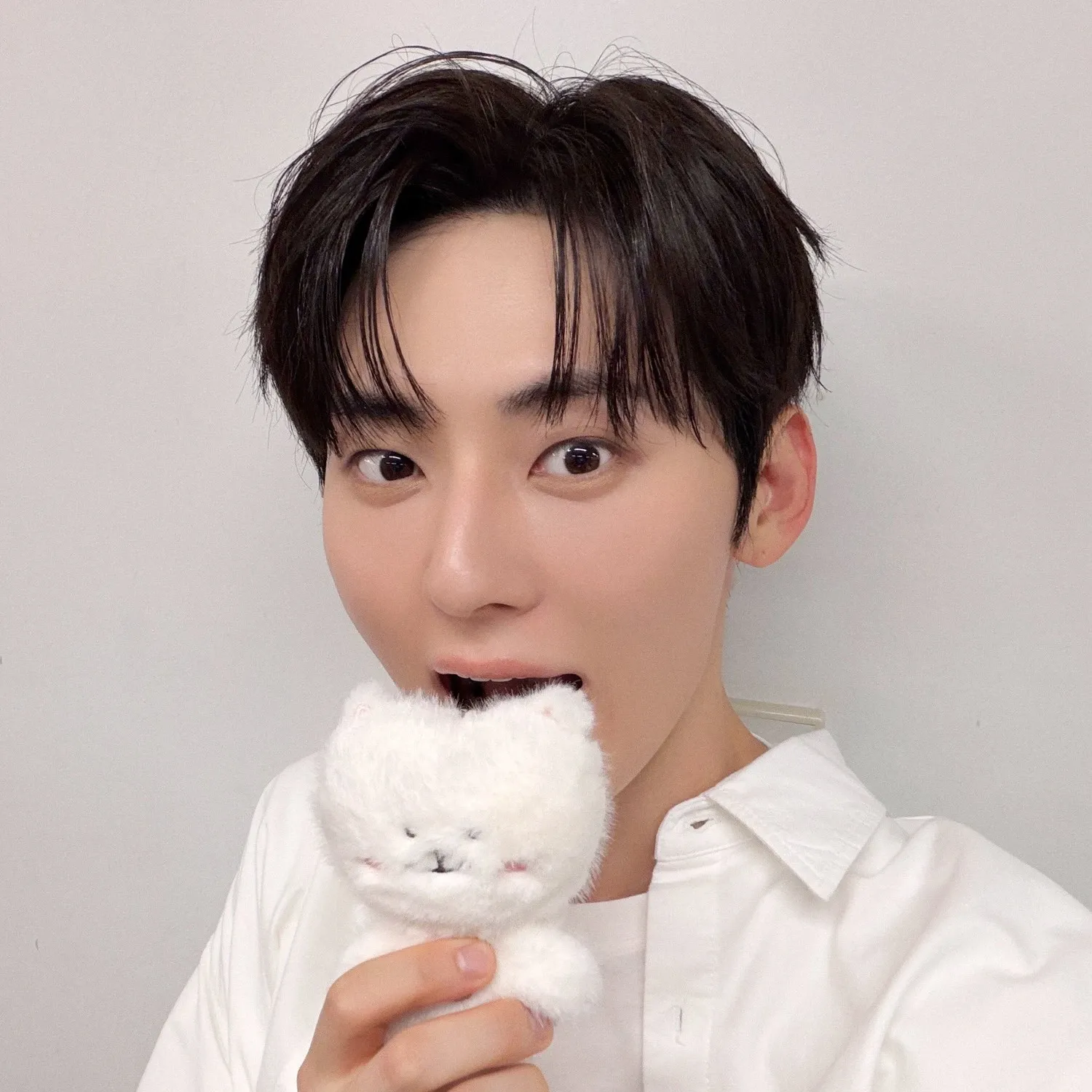 Behind-the-scenes cut of Hwang Minhyun