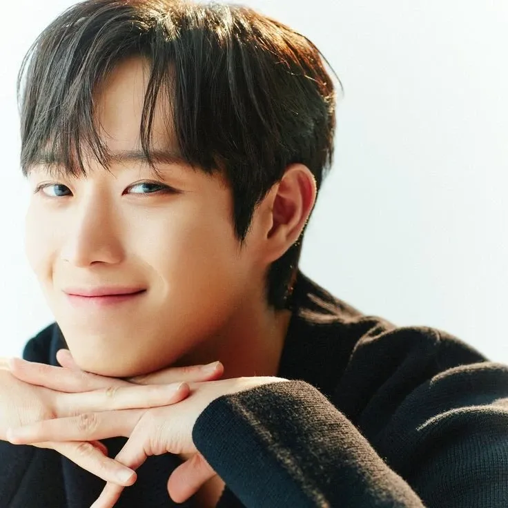 Behind-the-scenes cut of Kim Youngdae