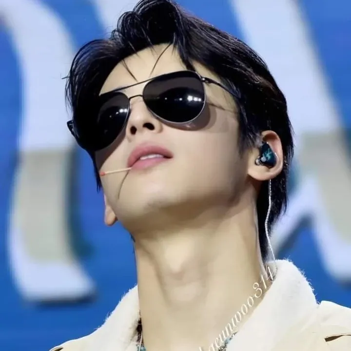 A moment captured by a fan of Cha Eunwoo