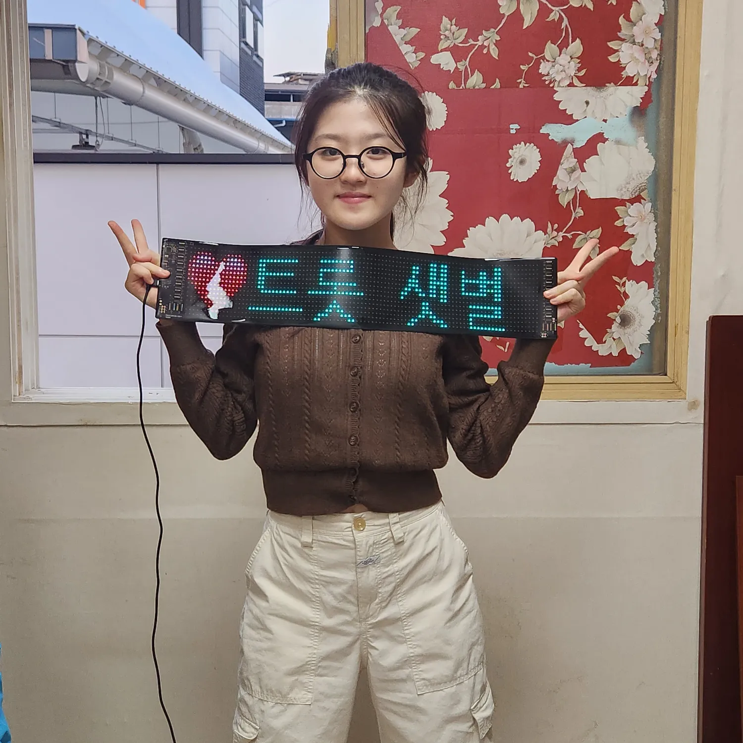 Behind-the-scenes cut of Yoon Yoonseo