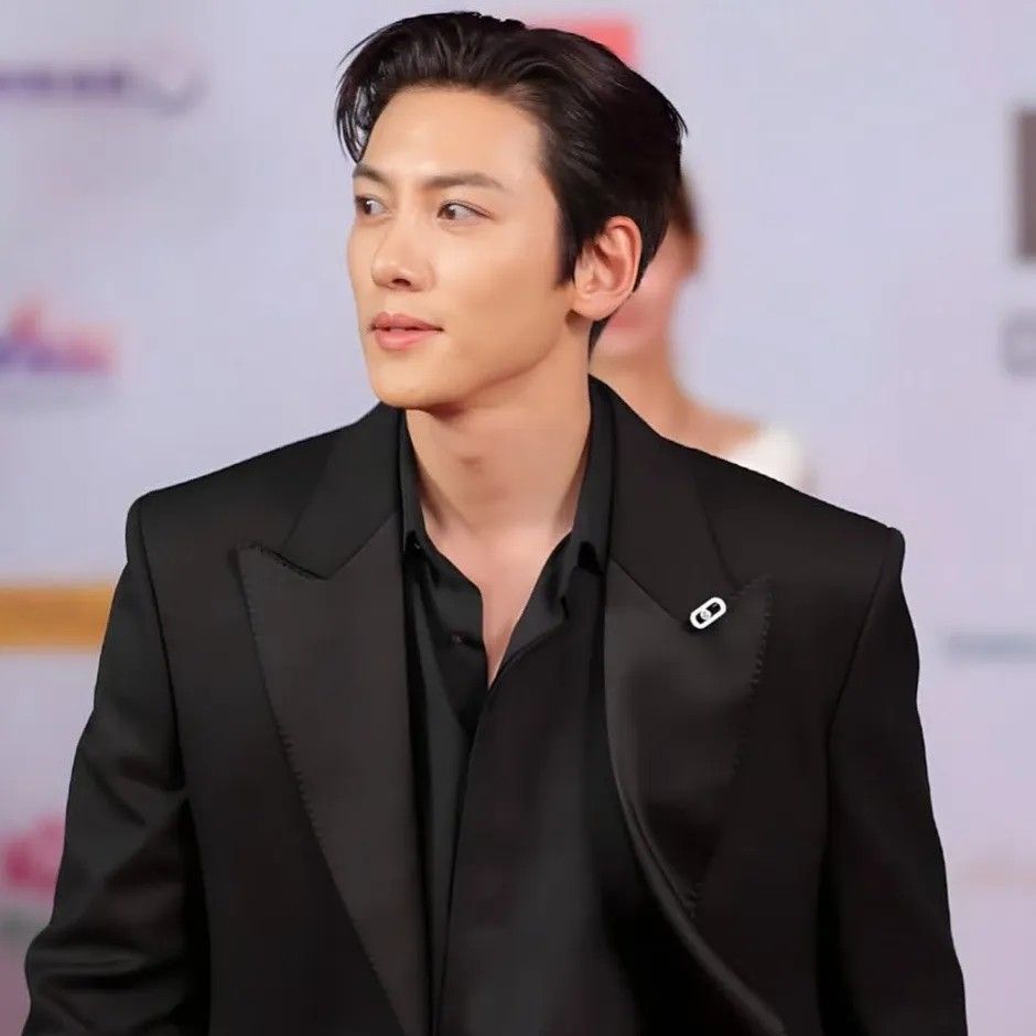 Behind-the-scenes cut of Ji Changwook