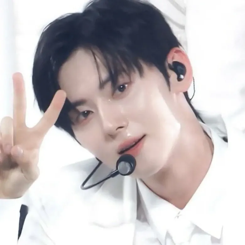 A moment captured by a fan of Hwang Minhyun