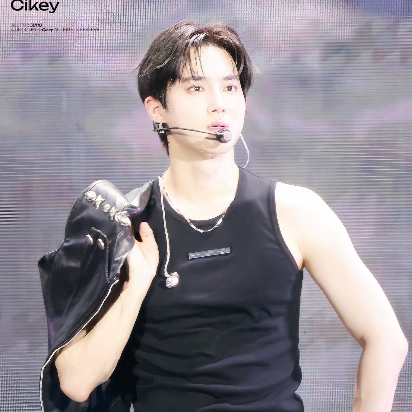 A moment captured by a fan of Suho