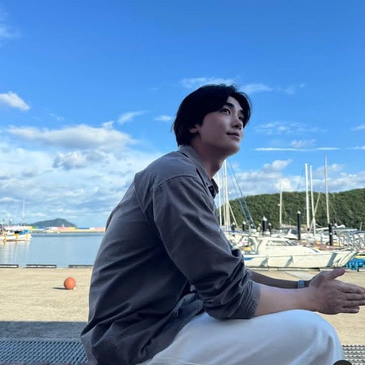 Latest photo of Park Hyungsik