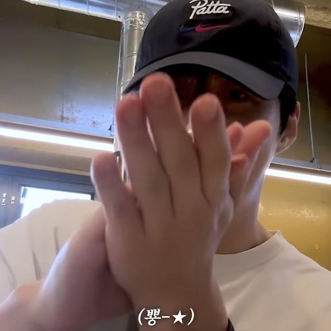 Behind-the-scenes cut of Kim Seonho