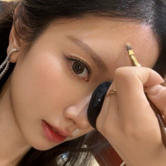 Behind-the-scenes cut of Bona