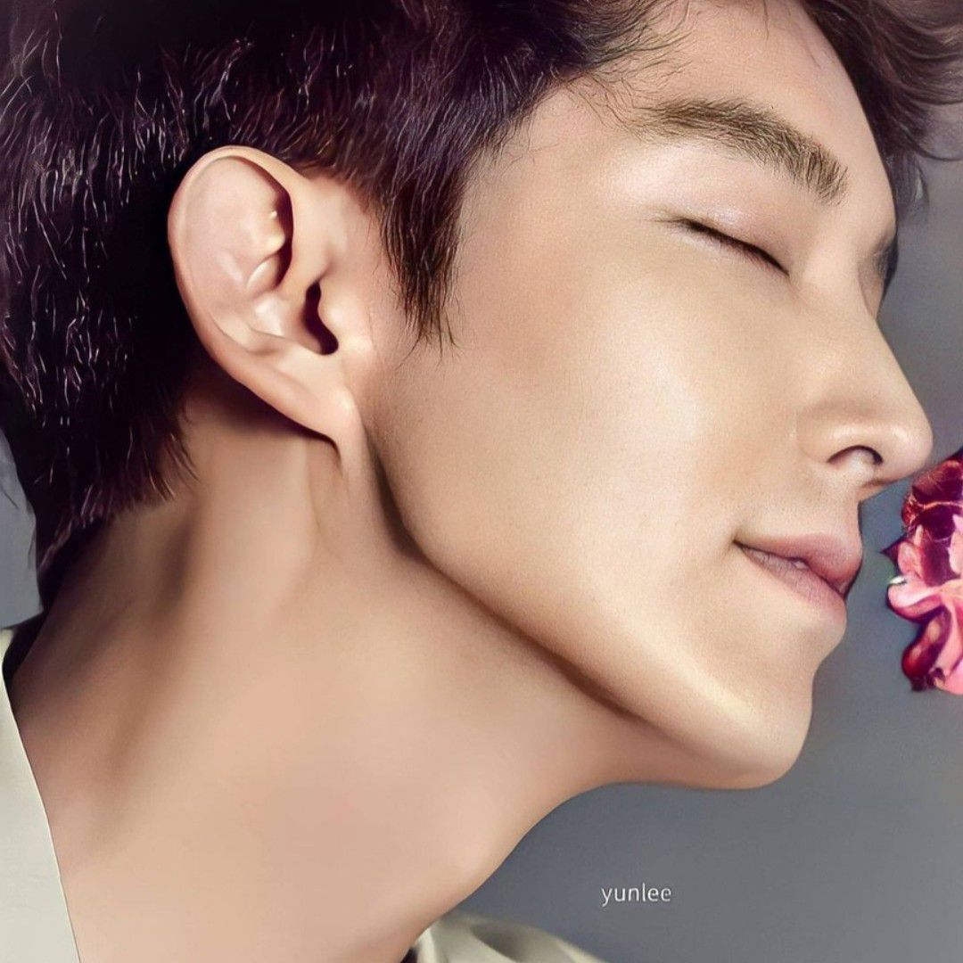 A moment captured by a fan of Lee Joongi